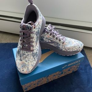 Brooks, women’s sneakers